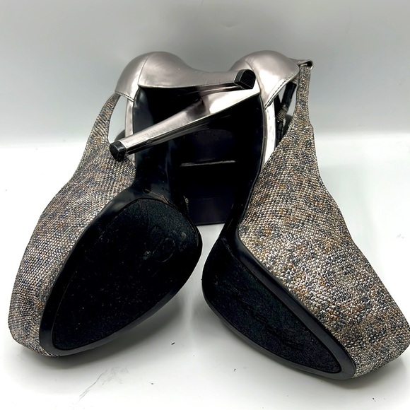 Guess high heeled sandals size 8B - Picture 7 of 9